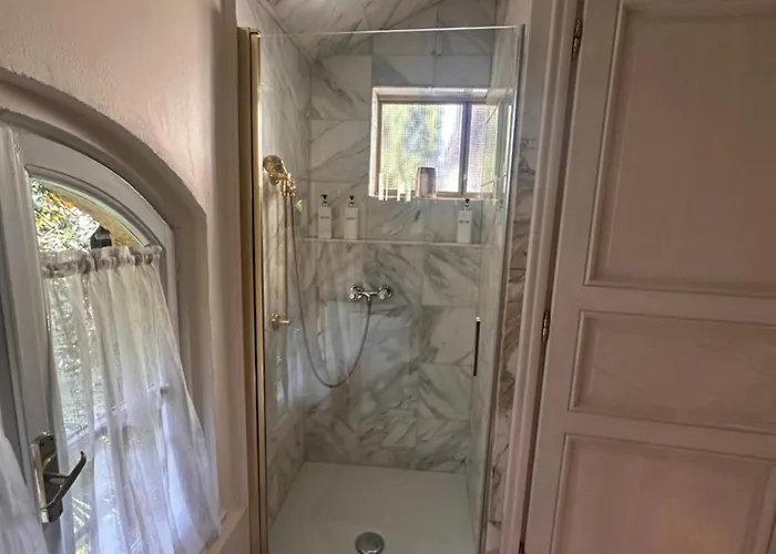 Dimora Vista Con Piscina Lesa